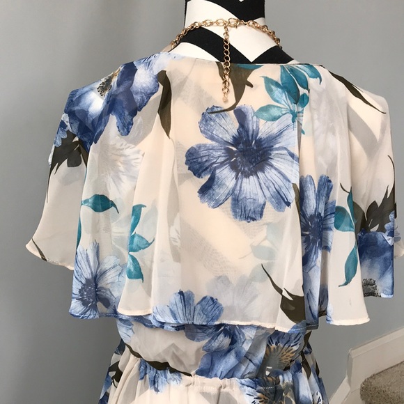 Floral Flutter Sleeve Top - Picture 5 of 6